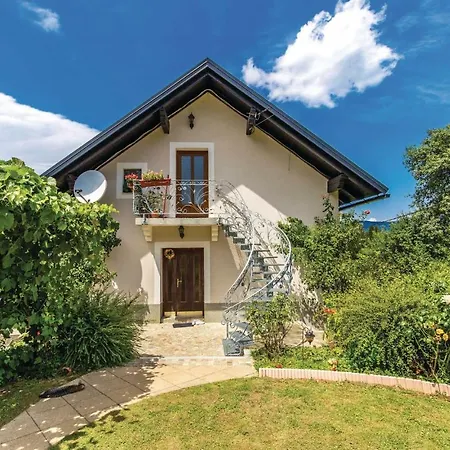 Σπίτι διακοπών 3 Bedroom In *